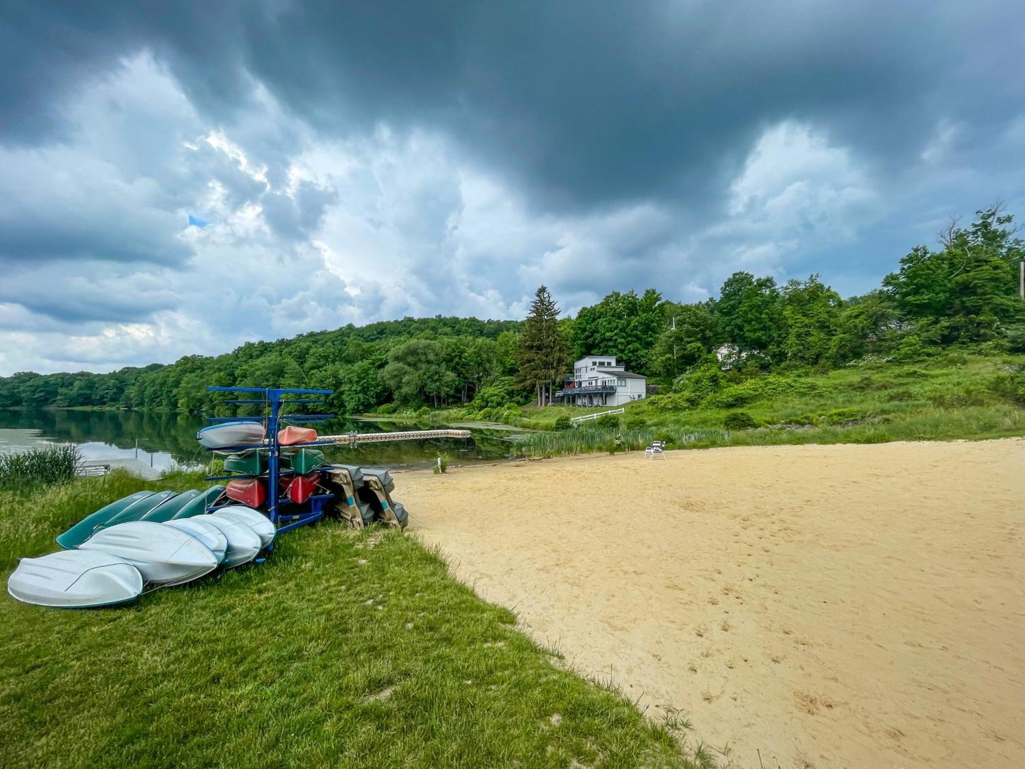 Unique Roundhouse: Hot Tub-Game Room-Firepit&More! Bushkill Exterior photo